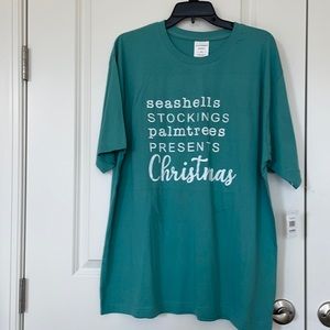 NWT Southern Spirit Christmas Tee 🐚🌴🎁🎄